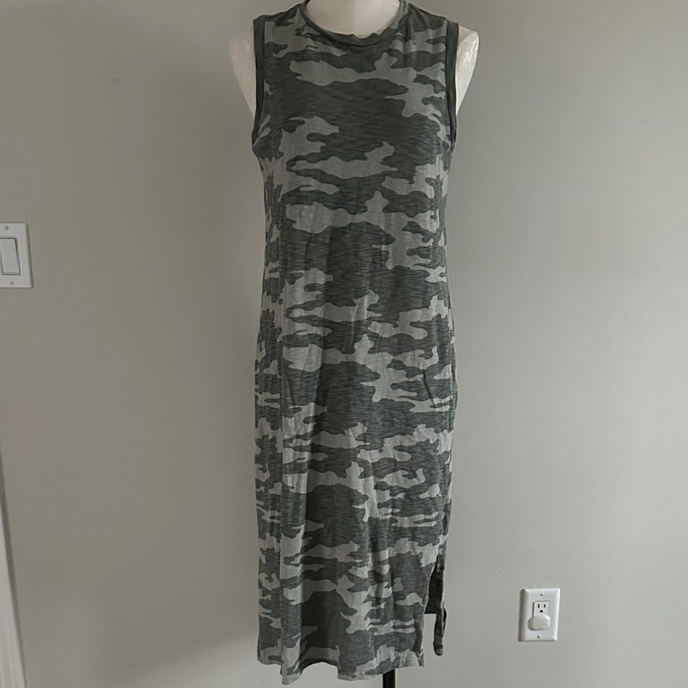 Universal Thread Olive Green Camo Sleeveless Midi Dress